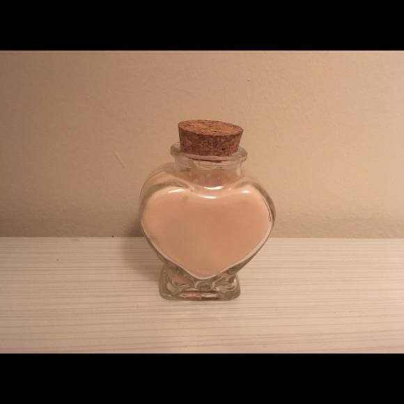 Strawberry scented relaxation heart shaped candle - Picture 2 of 3